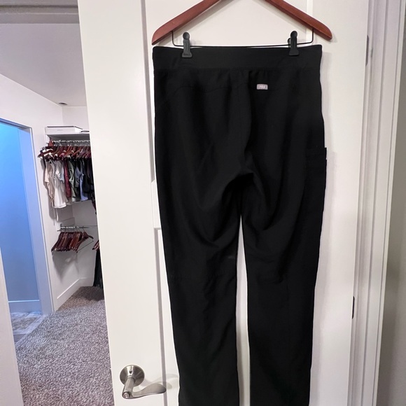 FIGS High Rise Kade Cargo Scrub Pant - Picture 3 of 4